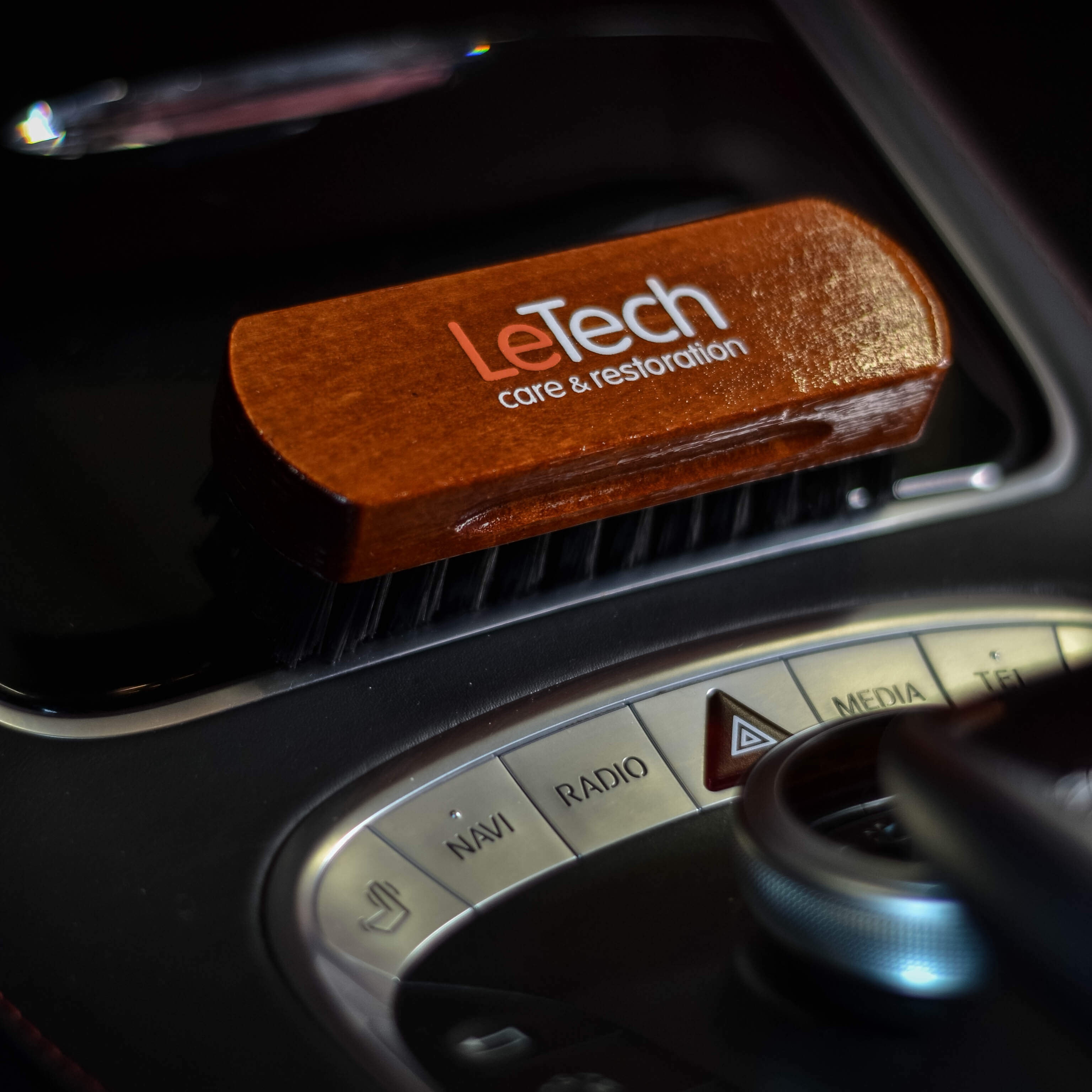 LeTech Mini Brush - Щетка для чистки кожи - 4